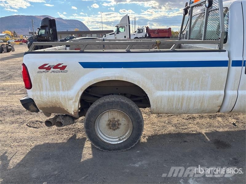 Ford F-350 XL 4x4 Crew Cab Pickup Inne