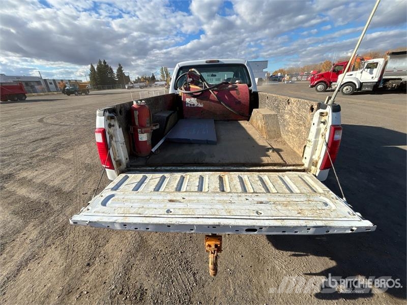 Ford F-350 XL 4x4 Crew Cab Pickup Inne