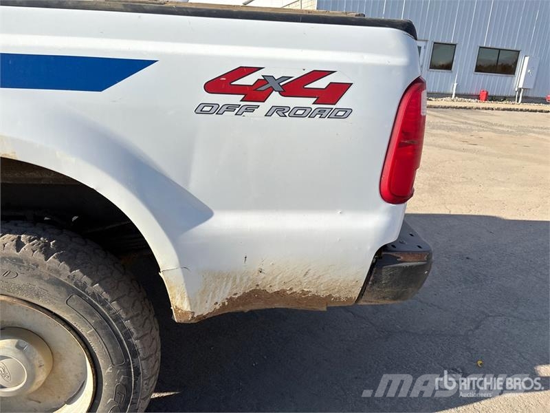 Ford F-350 XL 4x4 Crew Cab Pickup Inne