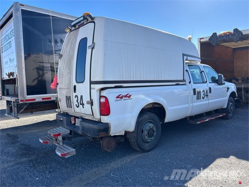 Ford F-350 XL 4x4 Crew Cab Pickup (Inoperable) Outros