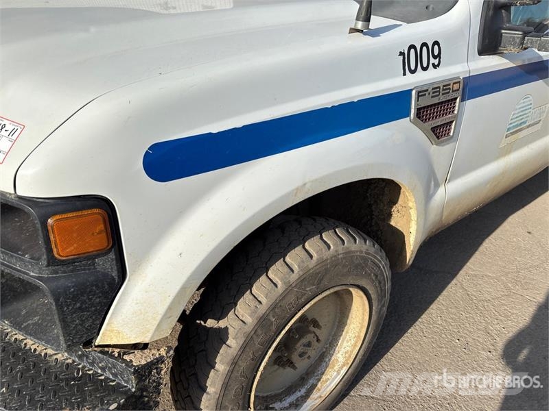 Ford F-350 XL 4x4 Crew Cab Pickup Inne