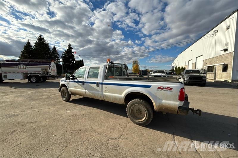 Ford F-350 XL 4x4 Crew Cab Pickup Inne
