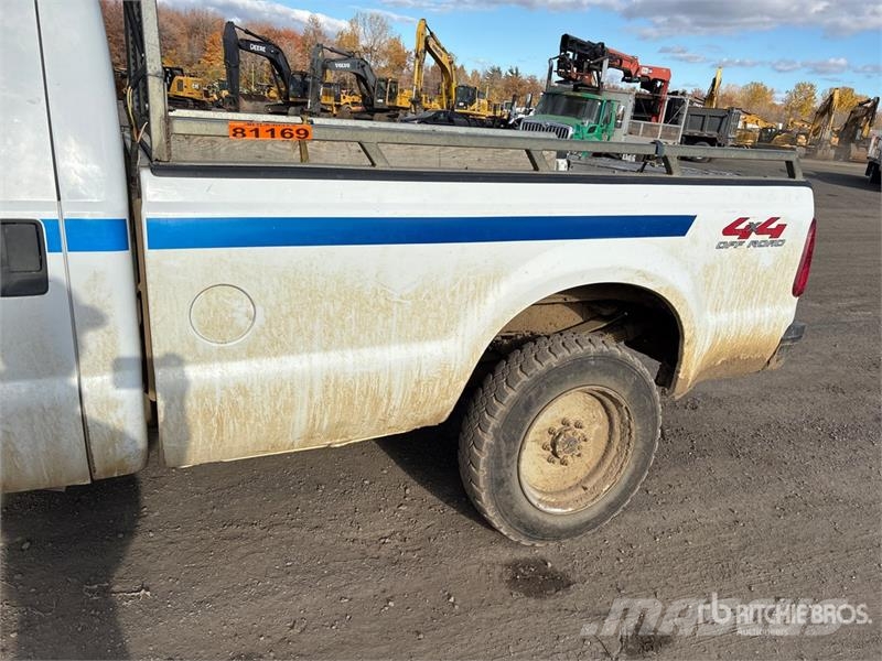 Ford F-350 XL 4x4 Crew Cab Pickup Inne