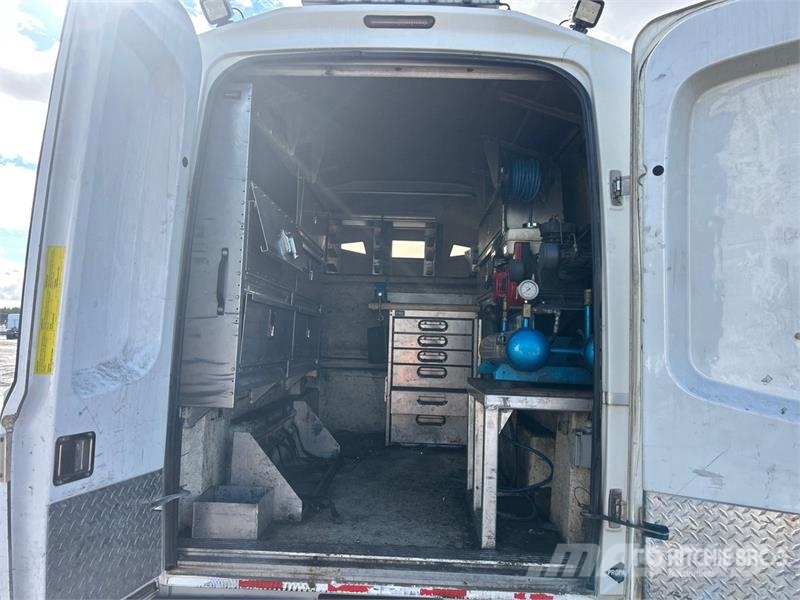 Ford F-350 XL 4x4 Extended Cab Utility Truck شاحنات خفيفة/مفصلية الجوانب