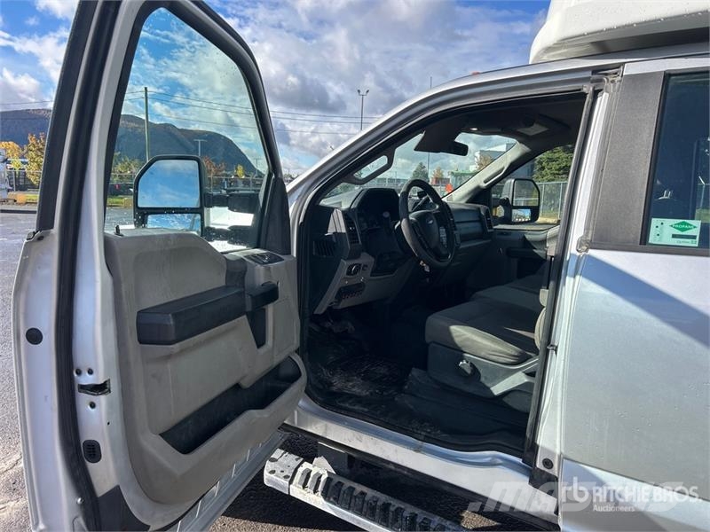 Ford F-350 XL 4x4 Extended Cab Utility Truck شاحنات خفيفة/مفصلية الجوانب