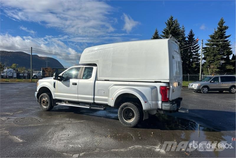 Ford F-350 XL 4x4 Extended Cab Utility Truck شاحنات خفيفة/مفصلية الجوانب