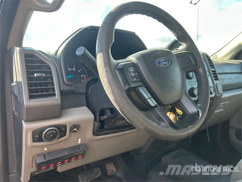 Ford F-350 XL 4x4 Extended Cab Utility Truck شاحنات خفيفة/مفصلية الجوانب