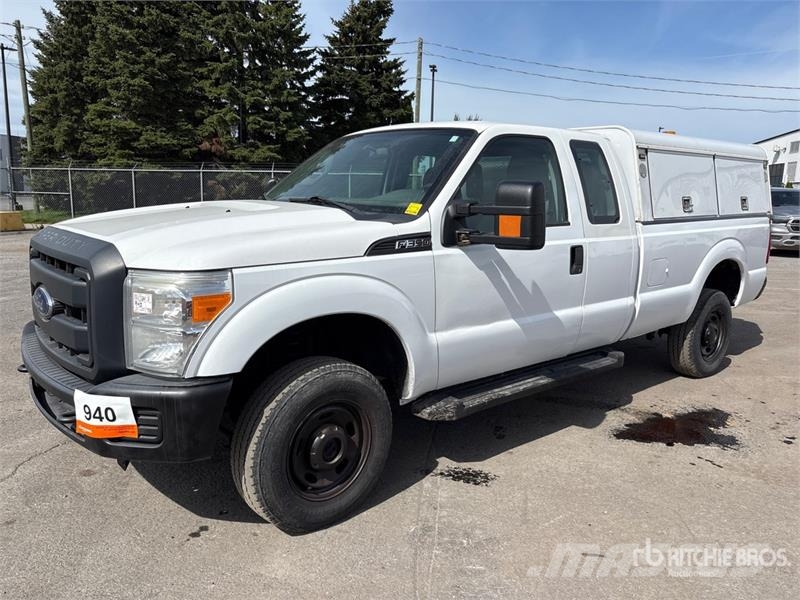 Ford F-350 XL 4x4 Extended Cab Pickup Citi
