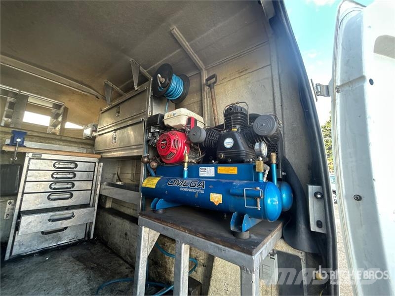 Ford F-350 XL 4x4 Extended Cab Utility Truck شاحنات خفيفة/مفصلية الجوانب