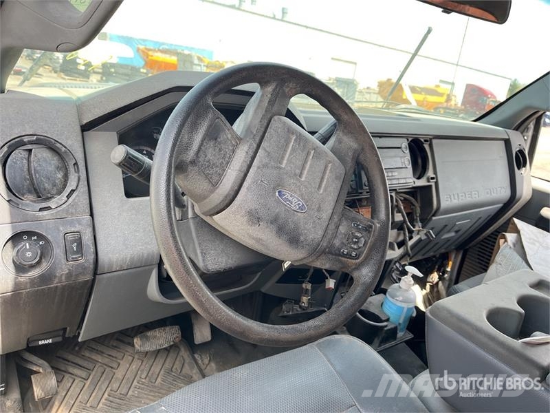 Ford F-350 XL 4x4 Extended Cab Service Truck (Inoperabl مركبات الأغراض العامة