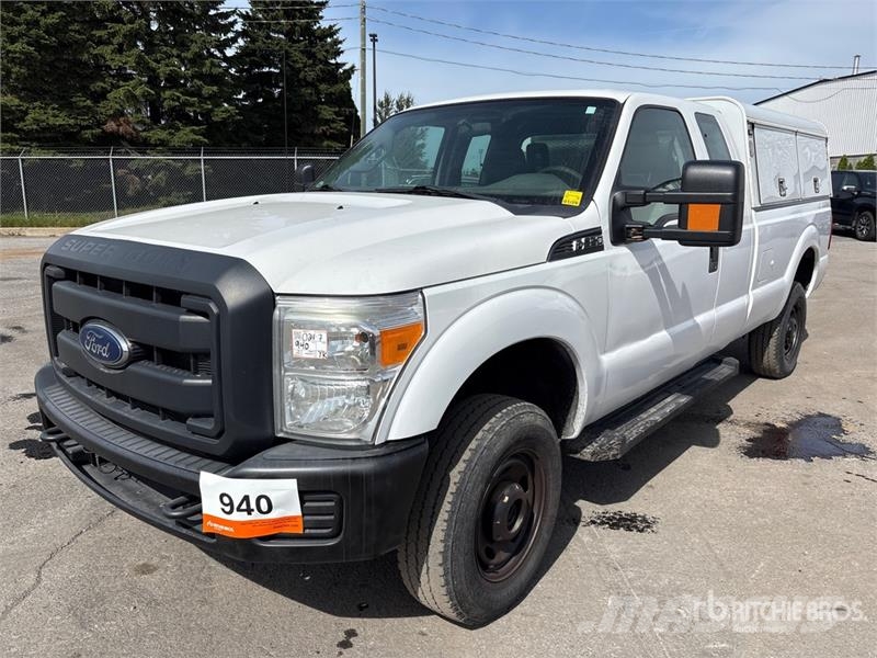 Ford F-350 XL 4x4 Extended Cab Pickup Citi
