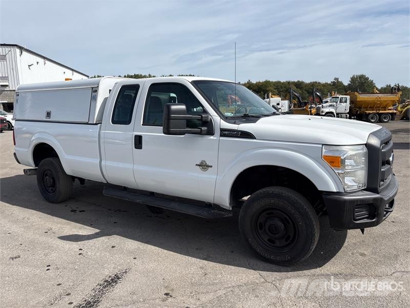 Ford F-350 XL 4x4 Extended Cab Pickup Citi