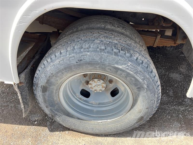 Ford F-350 XL 4x4 Extended Cab Service Truck (Inoperabl مركبات الأغراض العامة