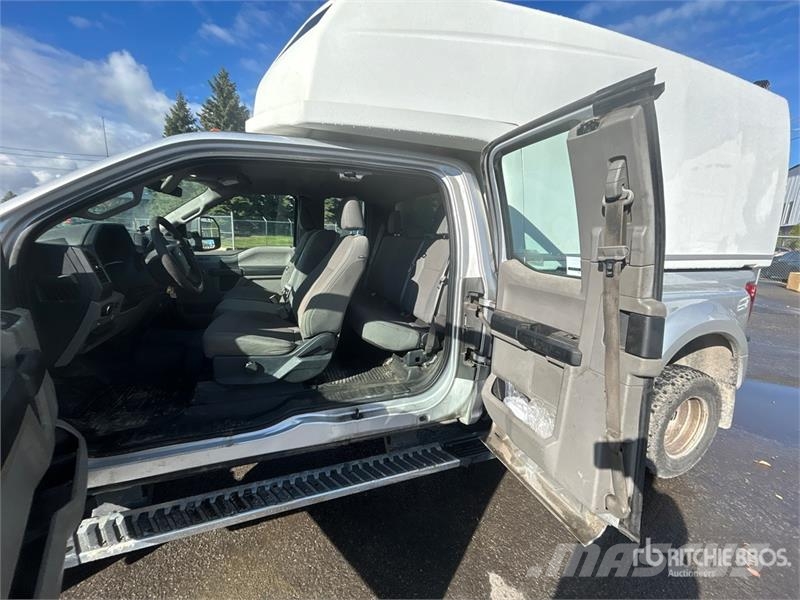 Ford F-350 XL 4x4 Extended Cab Utility Truck شاحنات خفيفة/مفصلية الجوانب