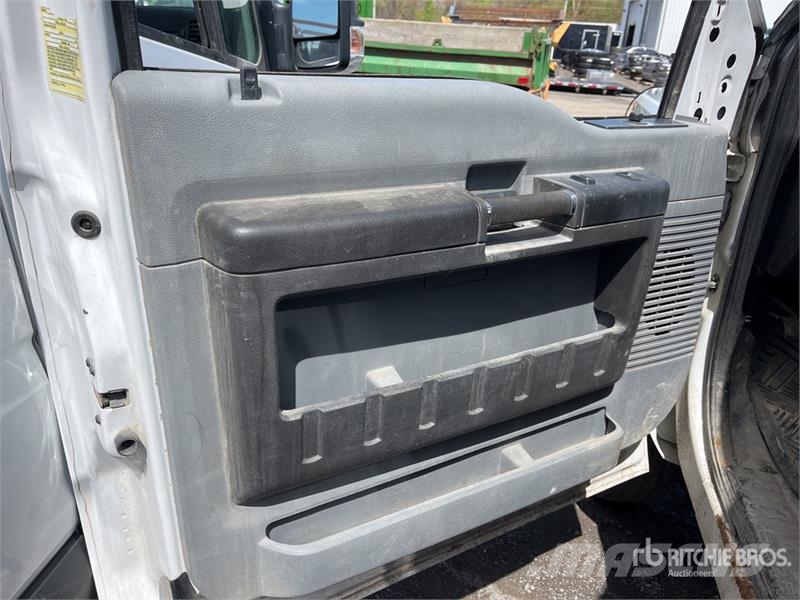 Ford F-350 XL 4x4 Extended Cab Service Truck (Inoperabl مركبات الأغراض العامة