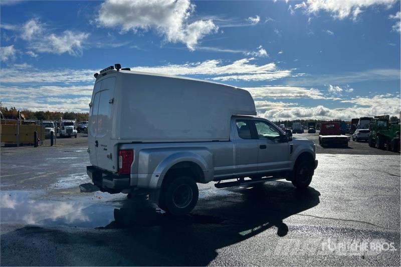 Ford F-350 XL 4x4 Extended Cab Utility Truck شاحنات خفيفة/مفصلية الجوانب