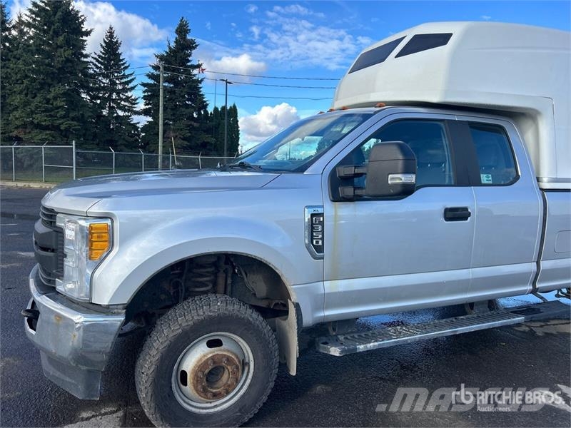 Ford F-350 XL 4x4 Extended Cab Utility Truck شاحنات خفيفة/مفصلية الجوانب