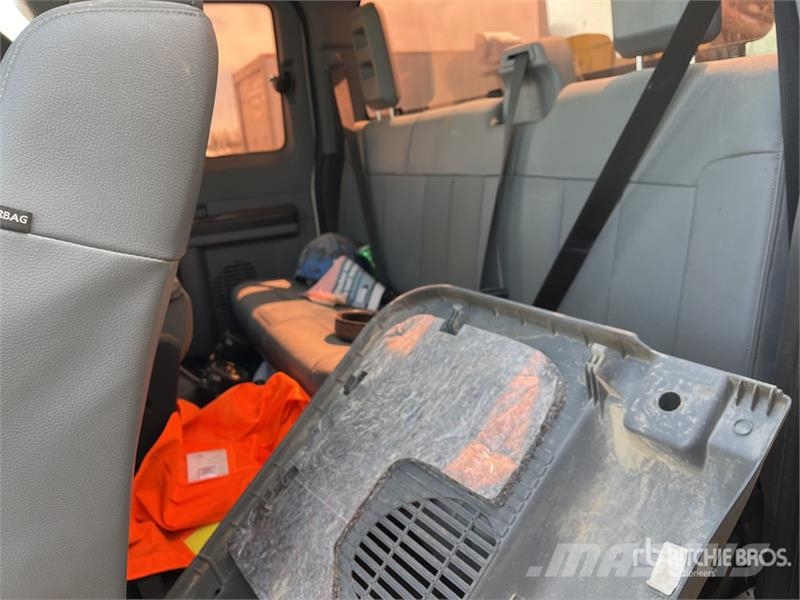 Ford F-350 XL 4x4 Extended Cab Service Truck (Inoperabl مركبات الأغراض العامة