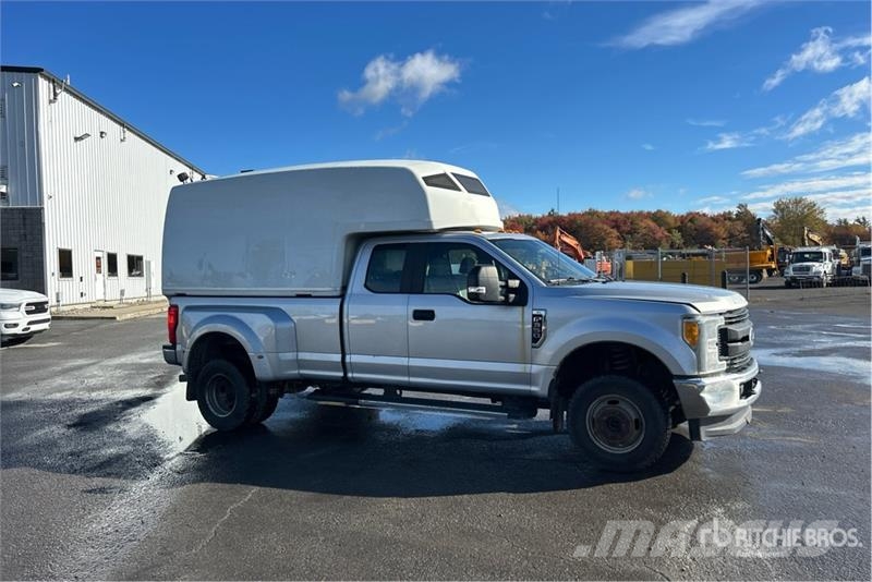 Ford F-350 XL 4x4 Extended Cab Utility Truck شاحنات خفيفة/مفصلية الجوانب