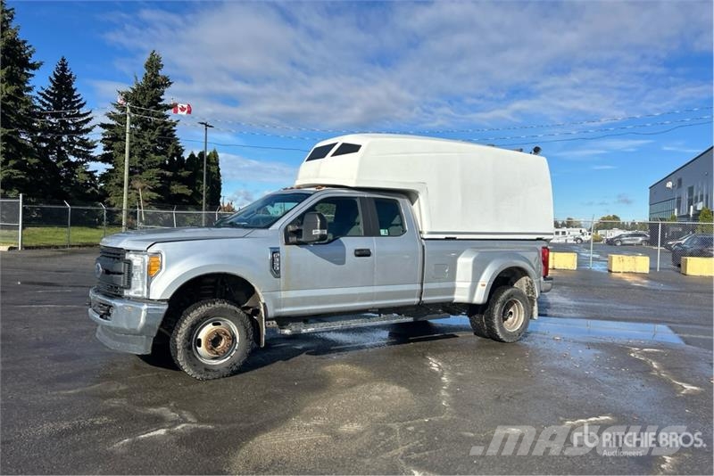 Ford F-350 XL 4x4 Extended Cab Utility Truck شاحنات خفيفة/مفصلية الجوانب