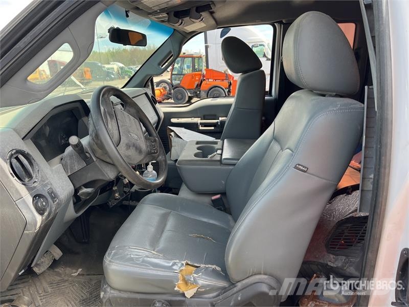 Ford F-350 XL 4x4 Extended Cab Service Truck (Inoperabl مركبات الأغراض العامة