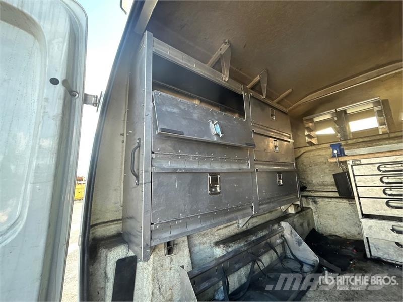 Ford F-350 XL 4x4 Extended Cab Utility Truck شاحنات خفيفة/مفصلية الجوانب