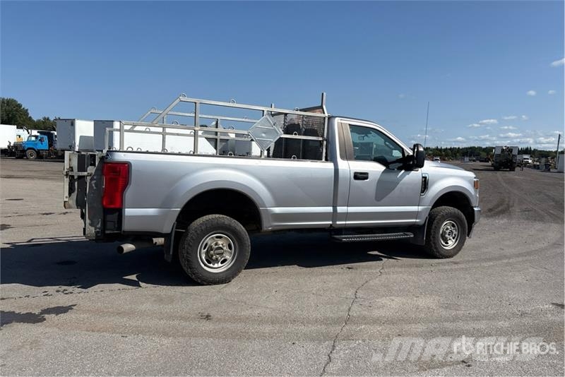 Ford F-350 XL 4x4 Pickup Furgoni altro