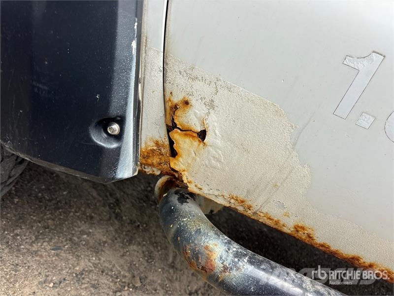 Ford F-350 XL 4x4 Pickup (Inoperable) その他
