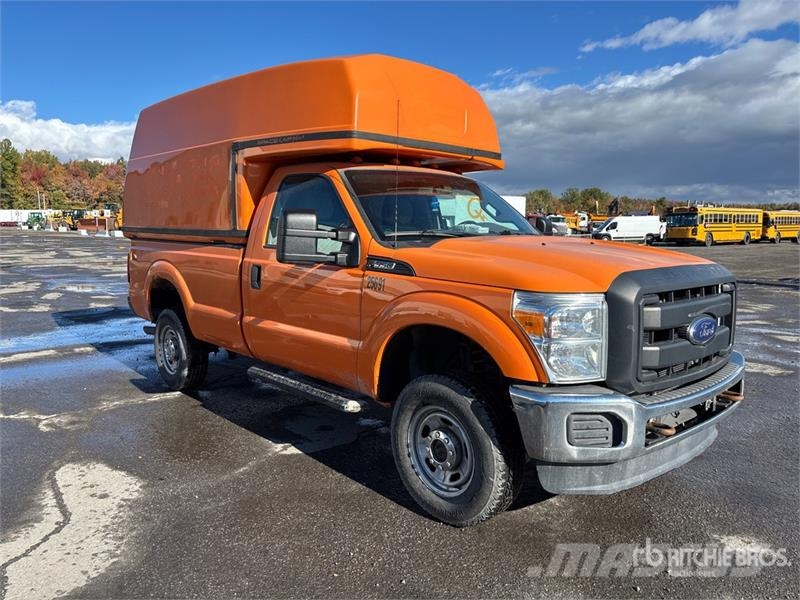 Ford F-350 XL 4x4 Pickup Egyéb