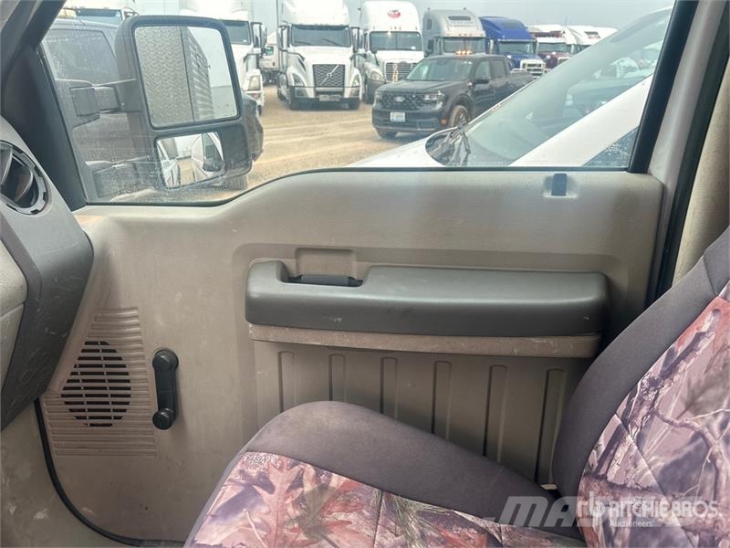 Ford F-350 XL 4x4 Pickup (Inoperable) その他