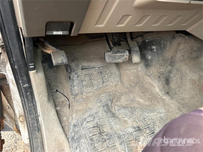 Ford F-350 XL 4x4 Pickup (Inoperable) その他