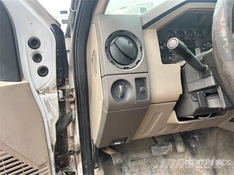 Ford F-350 XL 4x4 Pickup (Inoperable) その他