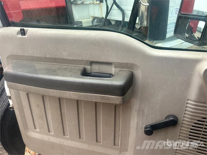 Ford F-350 XL 4x4 Pickup (Inoperable) その他