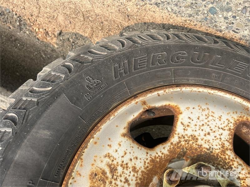 Ford F-350 XL 4x4 Pickup (Inoperable) その他