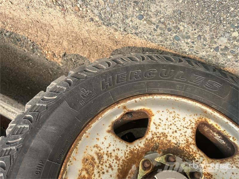 Ford F-350 XL 4x4 Pickup (Inoperable) その他