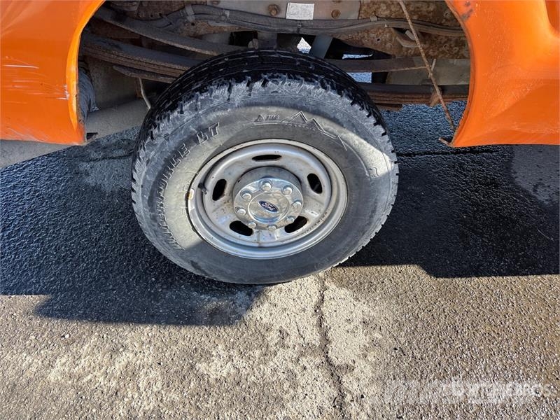 Ford F-350 XL 4x4 Pickup Egyéb