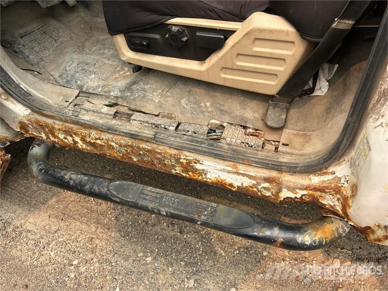 Ford F-350 XL 4x4 Pickup (Inoperable) その他