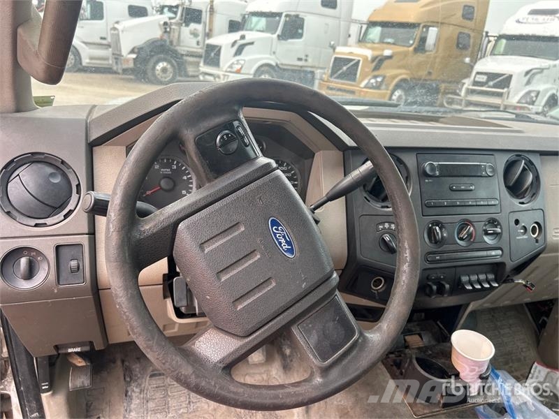 Ford F-350 XL 4x4 Pickup (Inoperable) その他