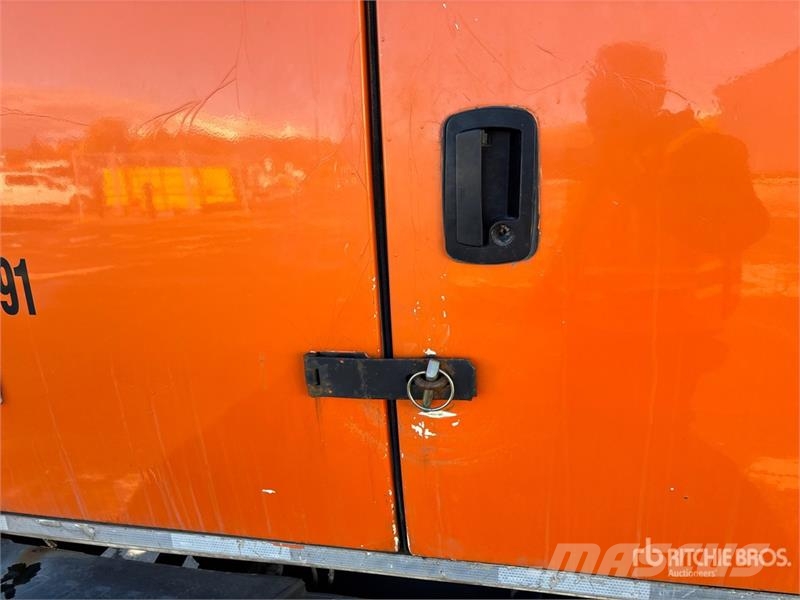 Ford F-350 XL 4x4 Pickup Egyéb