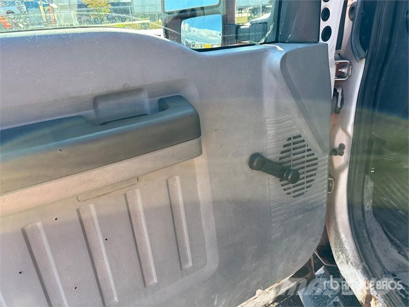 Ford F-350 XL 4x4 Pickup Egyéb