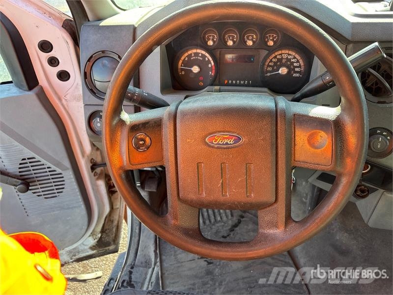 Ford F-350 XL 4x4 Pickup Egyéb