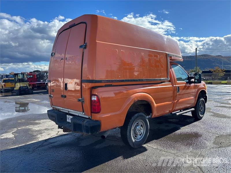 Ford F-350 XL 4x4 Pickup Egyéb