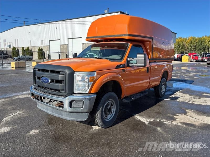 Ford F-350 XL 4x4 Pickup Egyéb