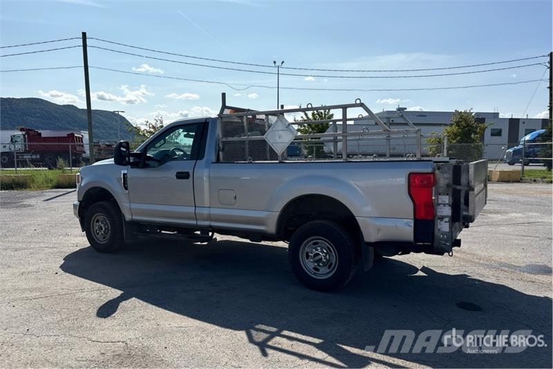 Ford F-350 XL 4x4 Pickup Furgoni altro