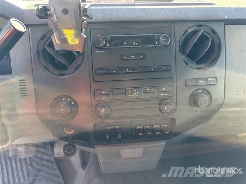 Ford F-350 XL 4x4 Pickup Egyéb