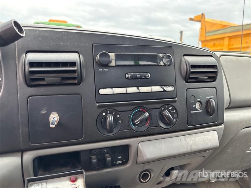 Ford F-350 XL 4x4 Pickup أخرى