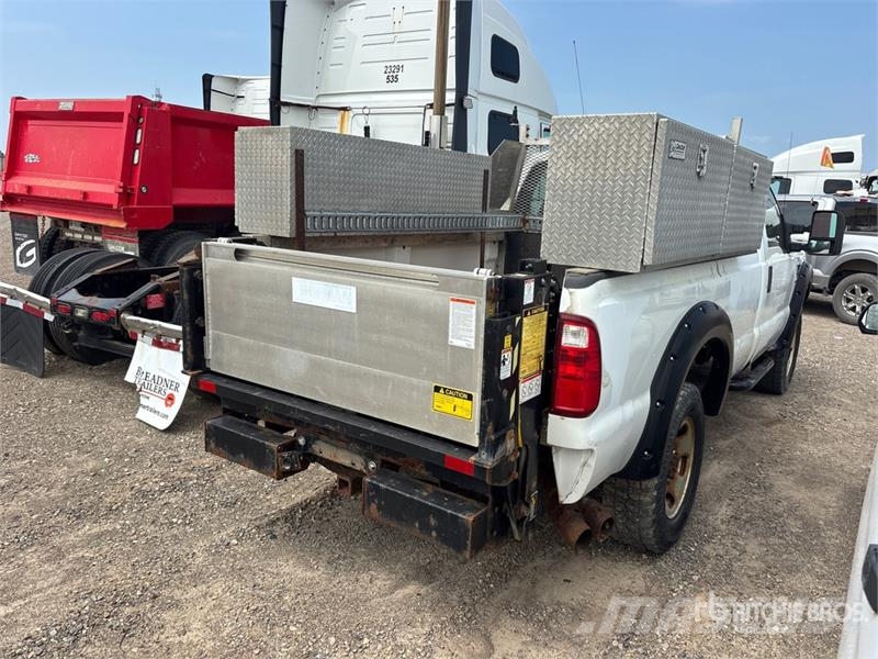 Ford F-350 XL 4x4 Pickup (Inoperable) その他