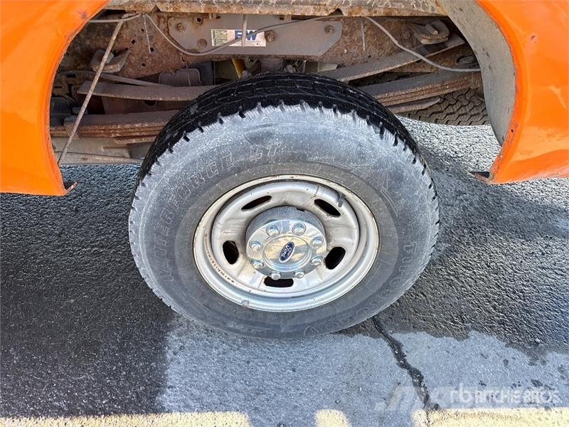 Ford F-350 XL 4x4 Pickup Egyéb