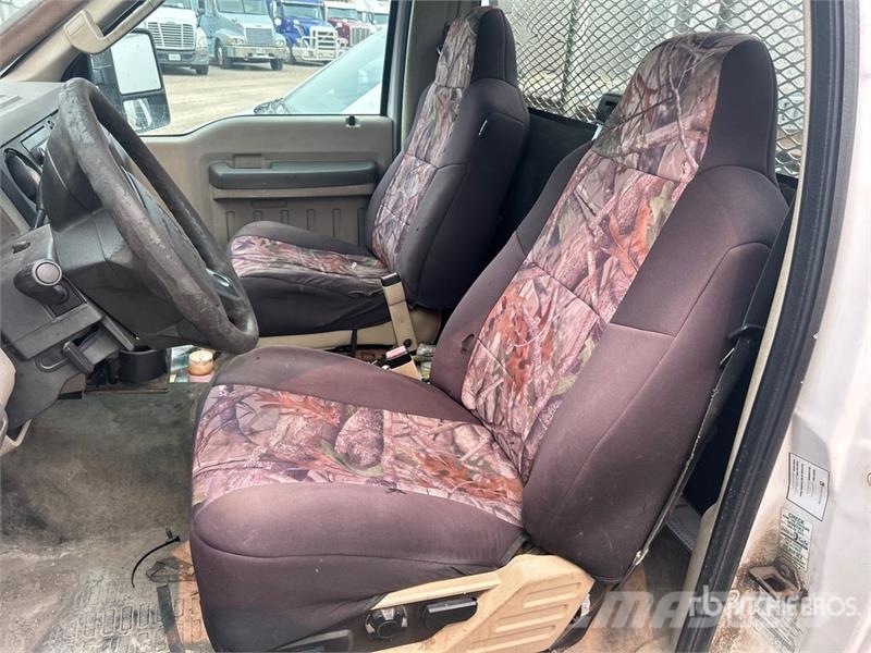 Ford F-350 XL 4x4 Pickup (Inoperable) その他