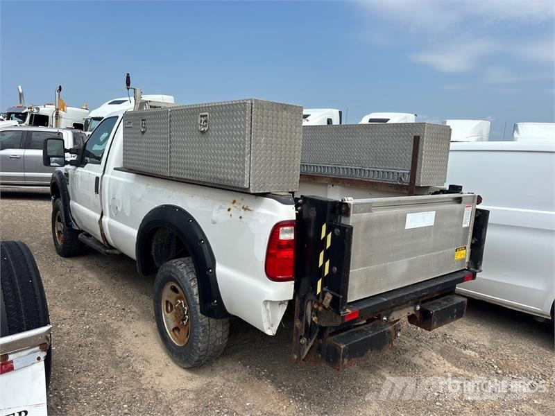 Ford F-350 XL 4x4 Pickup (Inoperable) その他